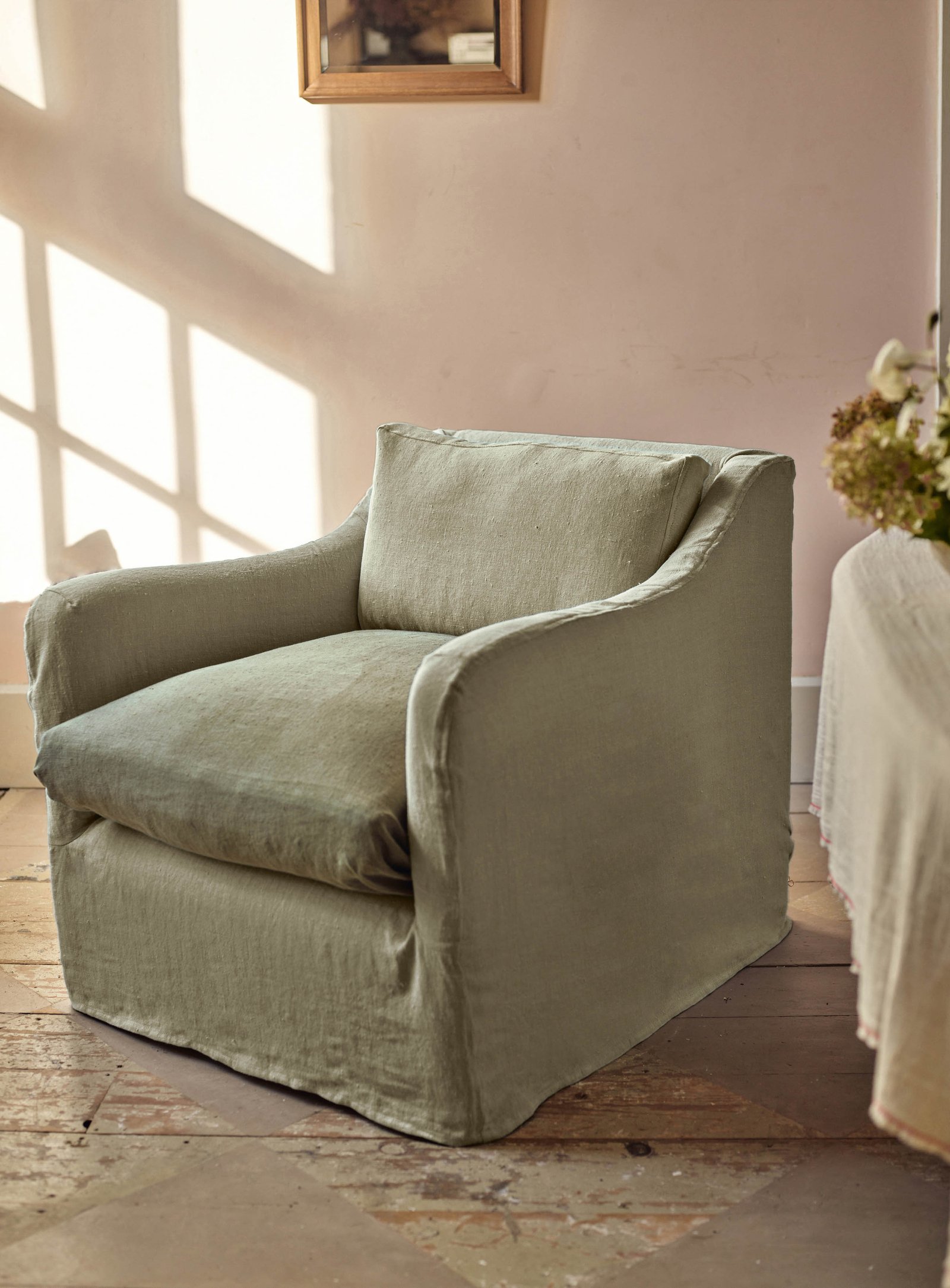 024_WARREN_ARMCHAIR_OLIVE_0008_6bf4c802-0dd9-44ec-a896-bfeefa81e555