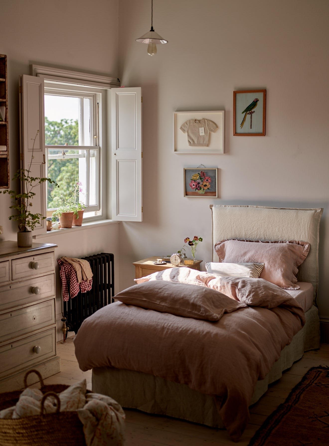 1.Mila_Loose_Linen_Bed_182_f6499f0a-183d-40bd-af66-1e338f60f834