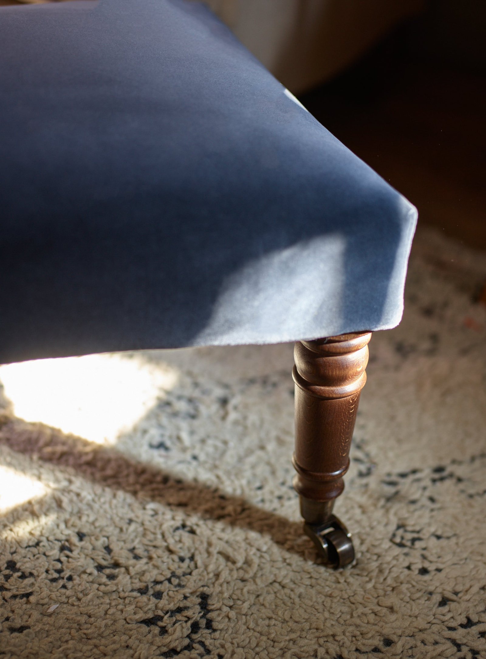 15-LargeEdmundFootstall_031_97cc6169-2488-4079-b856-bdbb9bb0036f