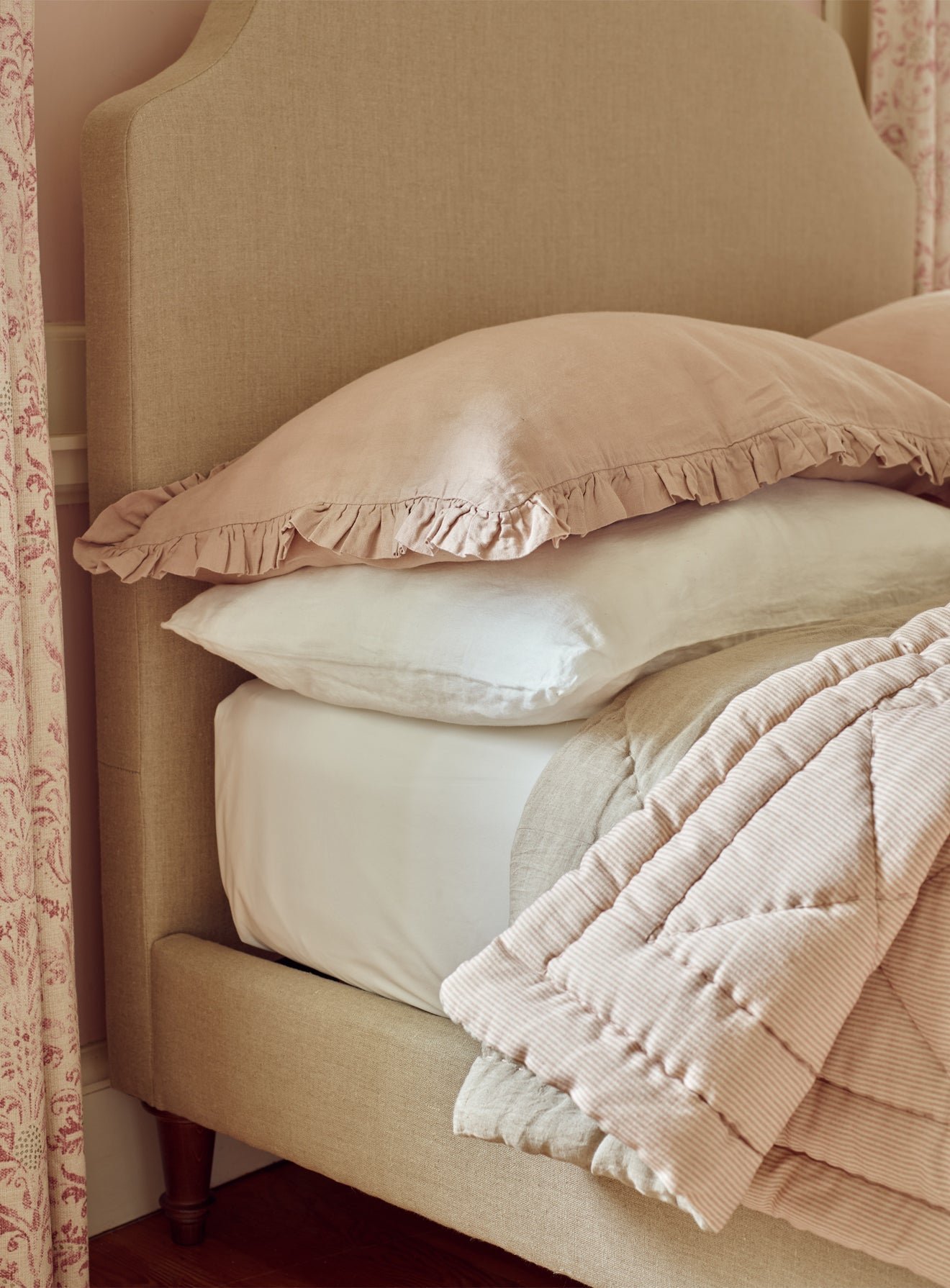 29-SloaneBed_NaturalLinen_045_5e970056-38d7-4702-ab65-ee0b7f543a78