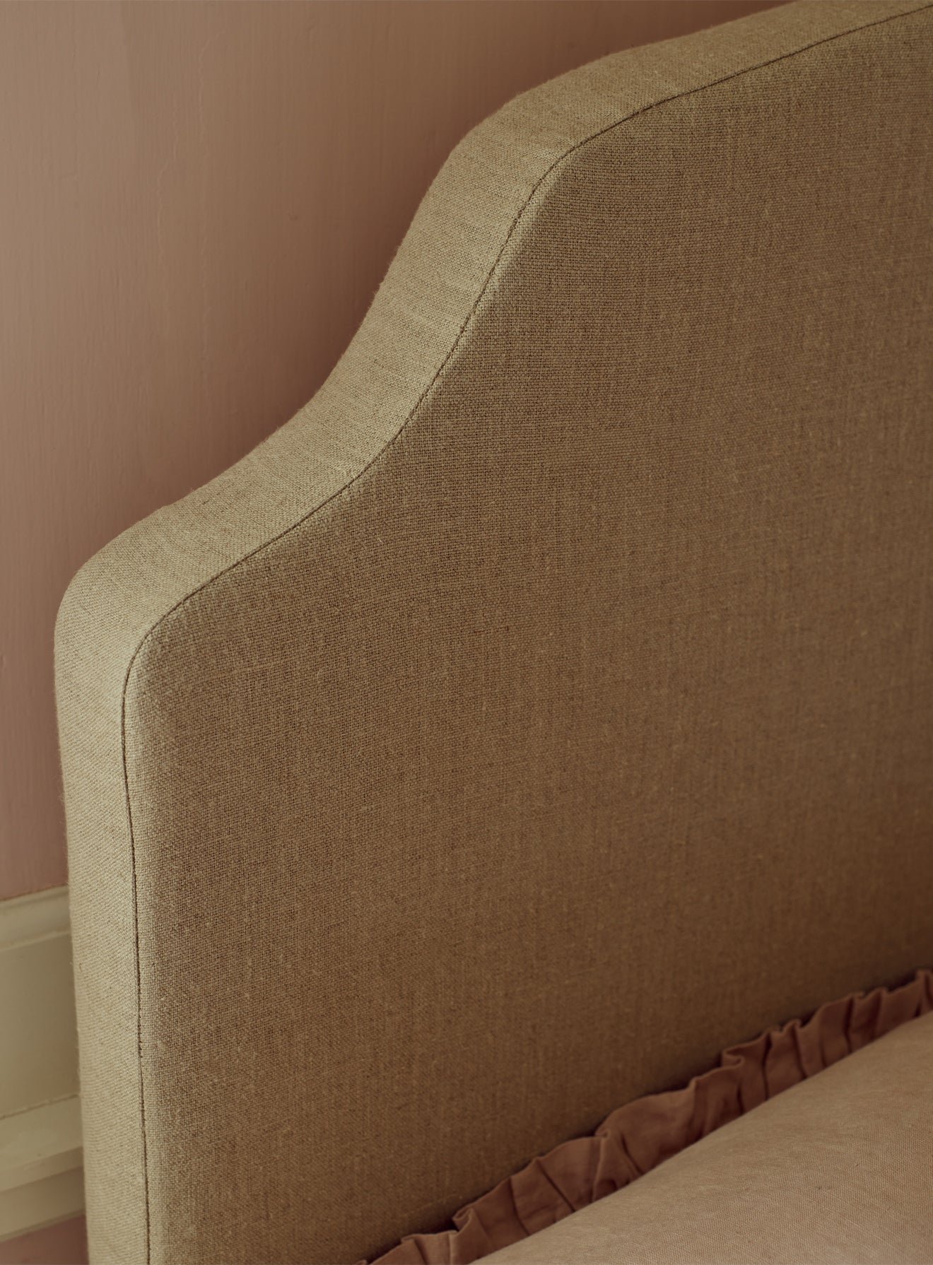 29-SloaneBed_NaturalLinen_049_875a1e46-1c59-4931-9181-7b672c258d49