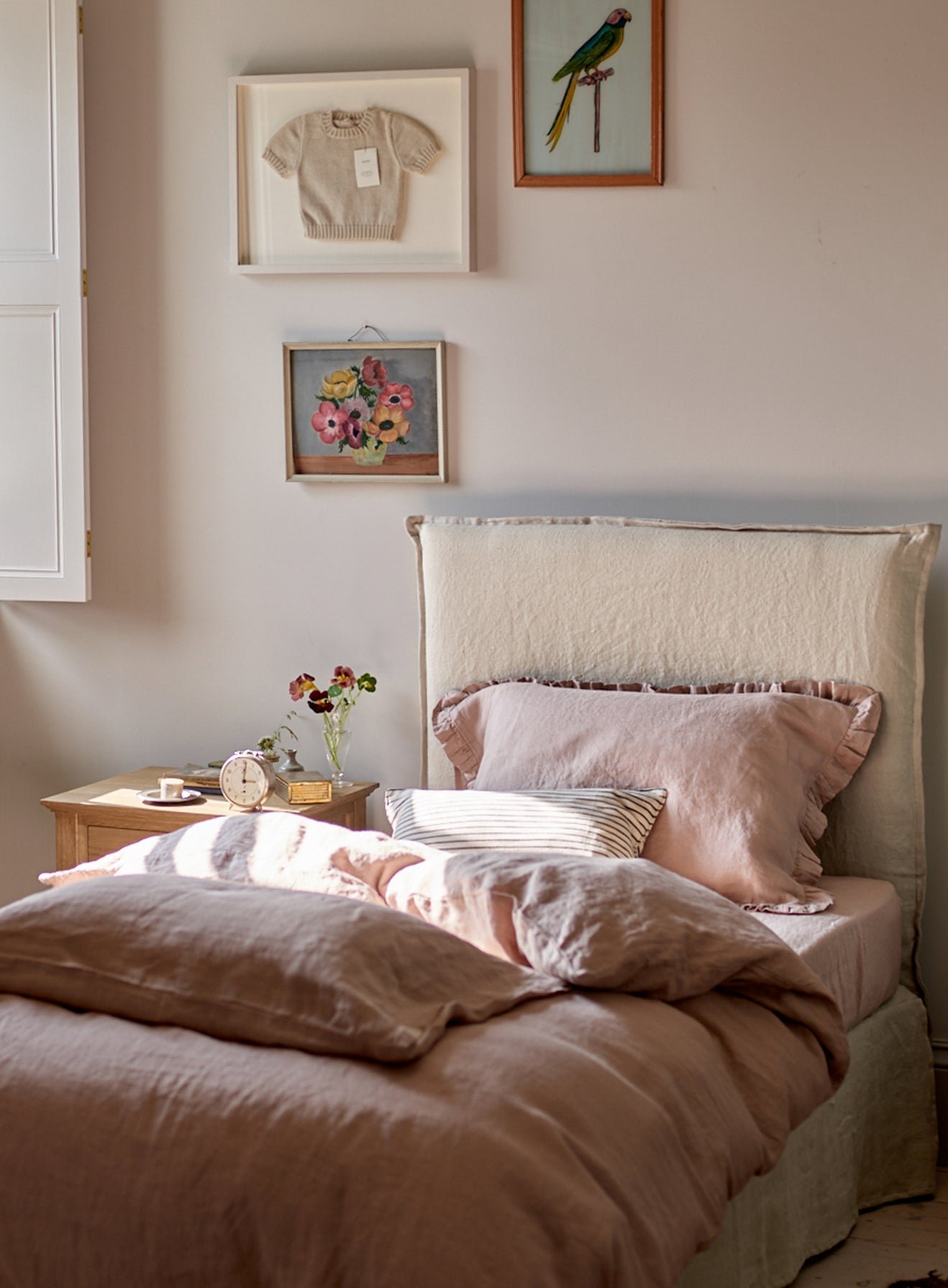 3.Mila_Loose_Linen_Bed_183-3_f5aa1147-27c9-40f4-8cb6-79ecf9d1f08f