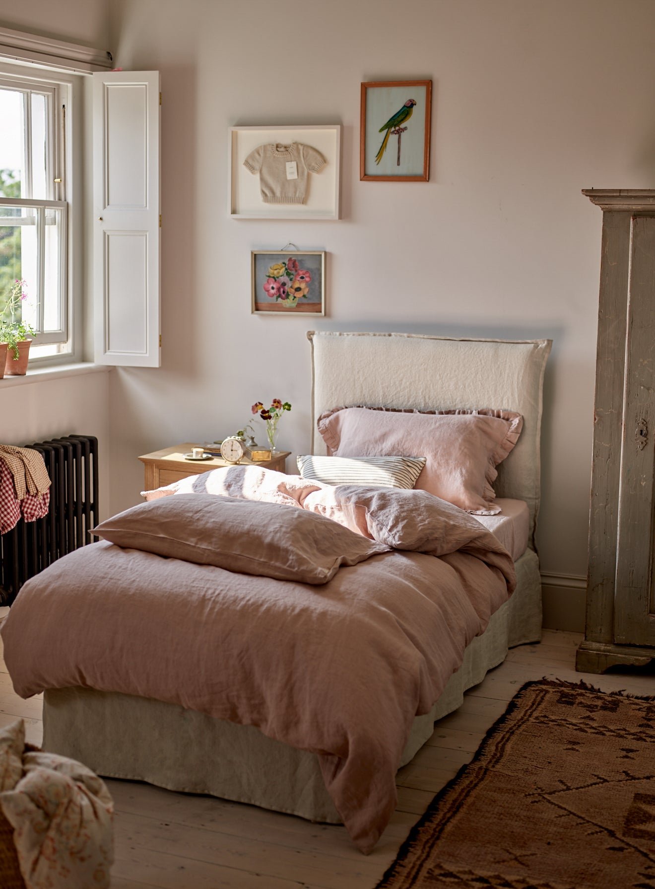 Mila_Loose_Linen_Bed_185_e6716ebf-9812-4f52-883a-335f955fa225