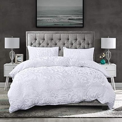 PHP Luxurious Super King Size Bed Throws and Bedspreads Velvet Heavy Quilted Bedspread 3pcs Large Bed Throw with Hypoallergenic Pillow Set - White  Amazon.co.uk: Home & Kitchen